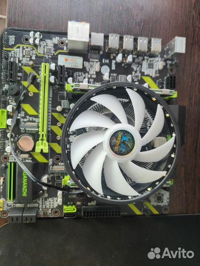 Материнская плата с процессором и памятью