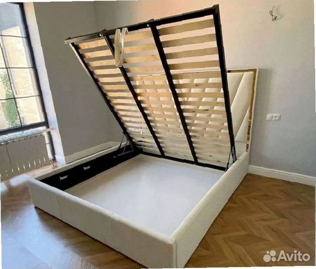 Кровать двуспальная с мягким изголовьем