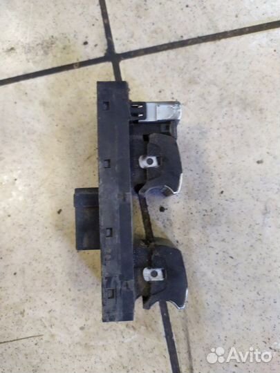 Кнопка управления стеклоподъемника передняя правая