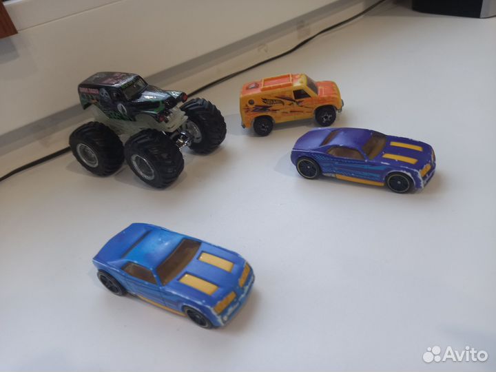 Игрушки машинки hotwheels