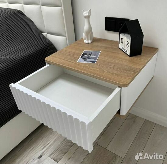 Тумбочка прикроватная