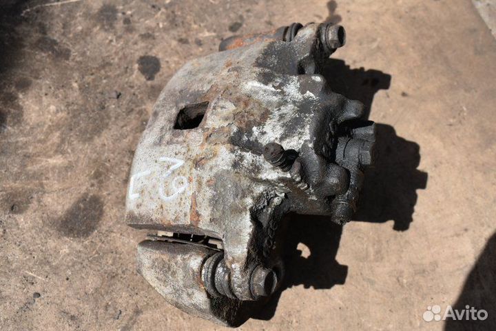 Суппорт тормозной передний левый Mitsubishi Lancer