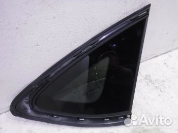 Форточка заднего правого крыла