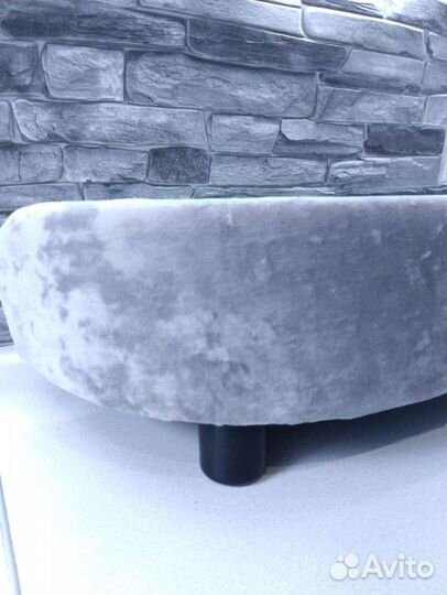 Диван для животных, лежак на ножках