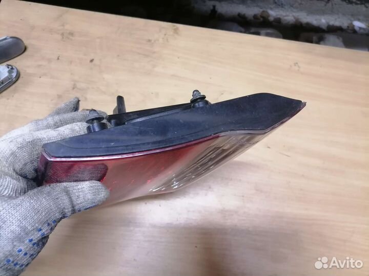 Левый фонарь крышки багажника Nissan Maxima A33
