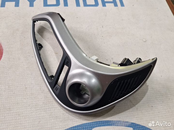 Рамка правого дефлектора Hyundai ix35 LM