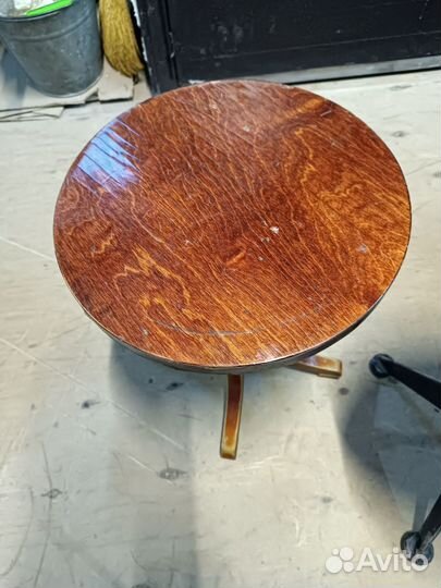 Стульчик вращающийся для игры на фортепьяно