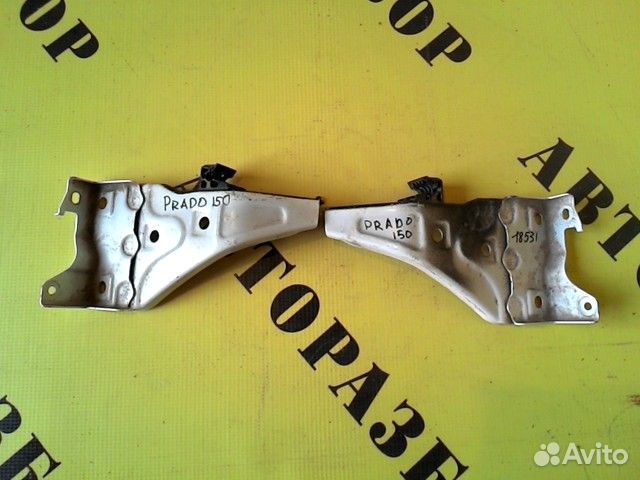 Кронштейн фары правый Toyota Land Cruiser Prado