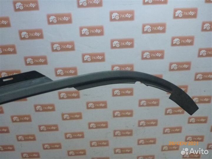 Уплотнительная резинка стекла передняя левая Volvo