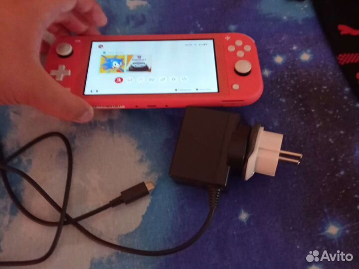 Nintendo switch lite коралловый с игрой