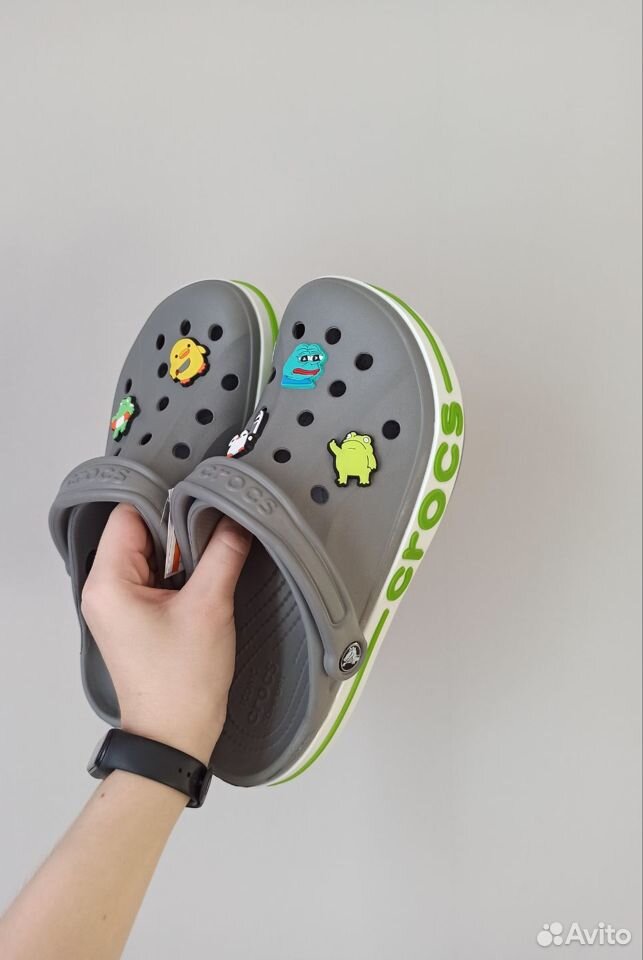 Crocs новые + джибитсы