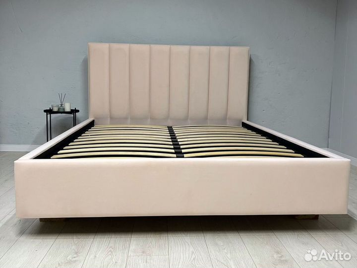 Двухспальная кровать Line