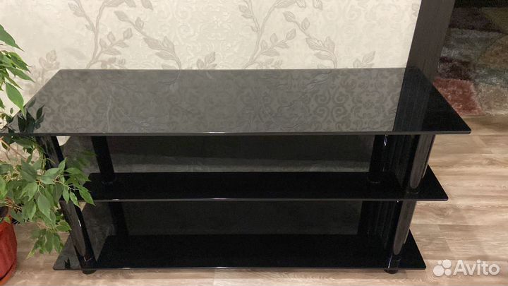Стеклянная тумба под тв