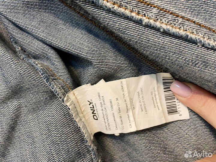 Джинсовая жилетка 44