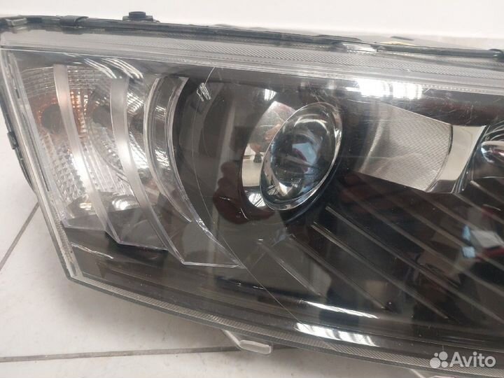 Фара передняя Skoda Octavia Биксенон светодиод