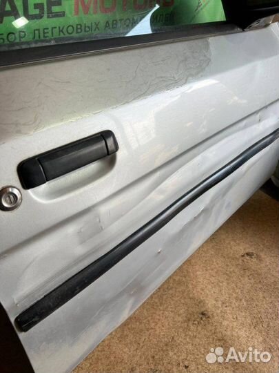 Дверь передняя правая Mazda Demio I (Dw3W) хэтчбек
