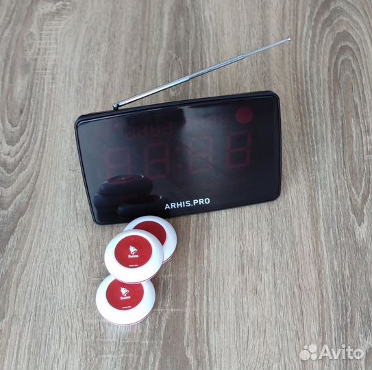 Кнпока вызова официанта и табло отображения вызова