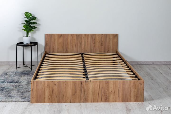 Кровать с матрасом