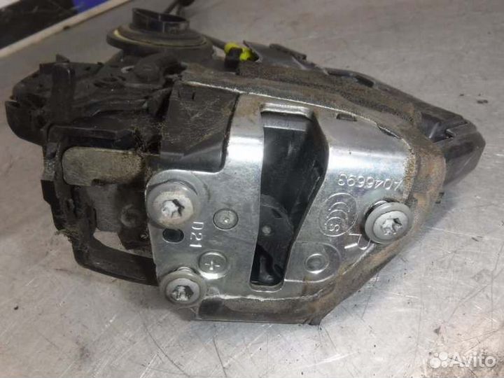 Замок двери задний правый Toyota Lc Prado 120 1GR