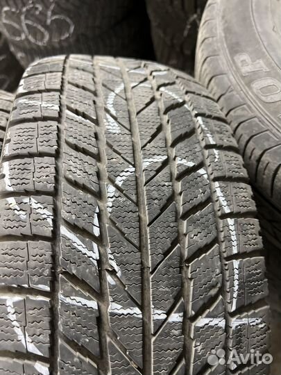 Toyo Observe Garit KX 215/50 R17