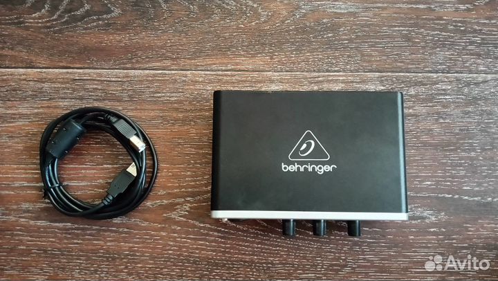 Внешняя звуковая карта behringer umc22