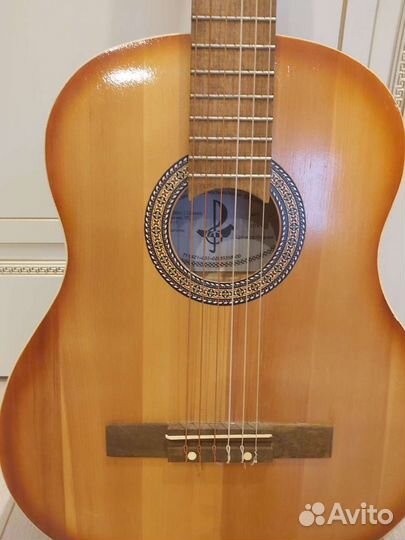 Акустическая гитара