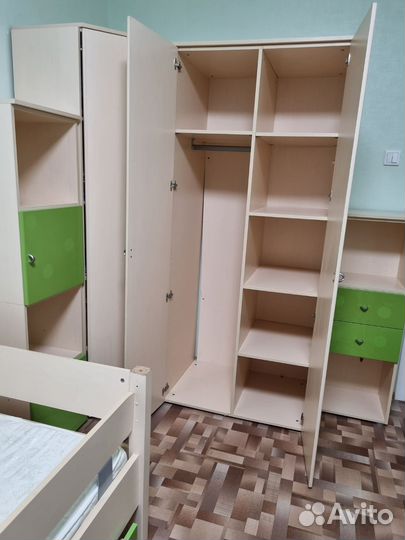 Детская кровать и шкафы