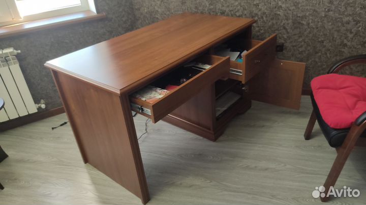 Письменный рабочий стол