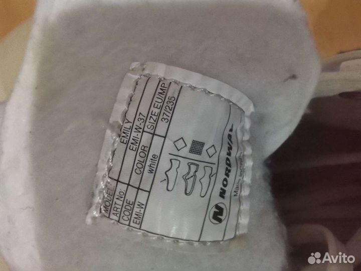 Коньки фигурные. Две пары. Размер 37 и 39