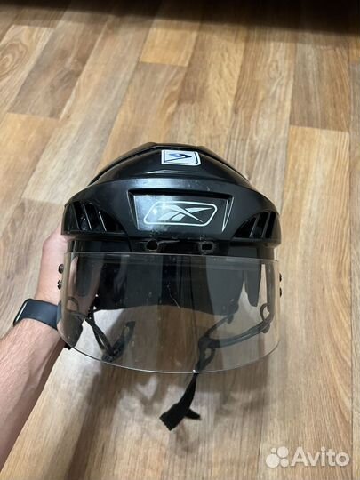 Хоккейный шлем