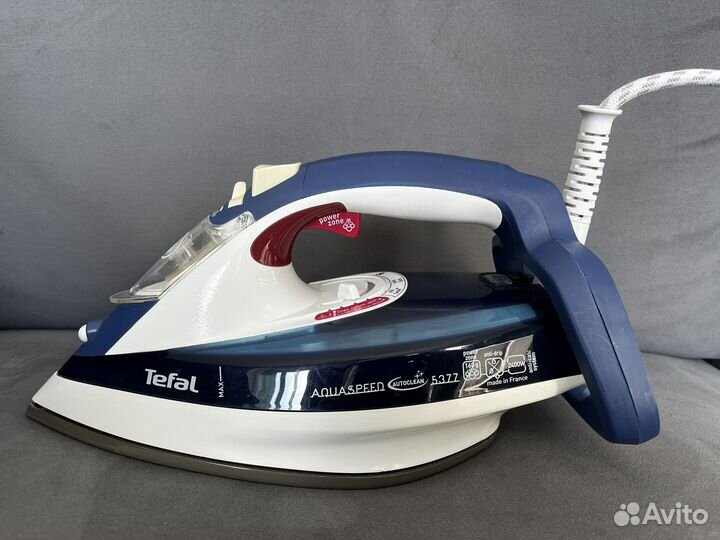 Утюг с парогенератором Tefal с трещиной