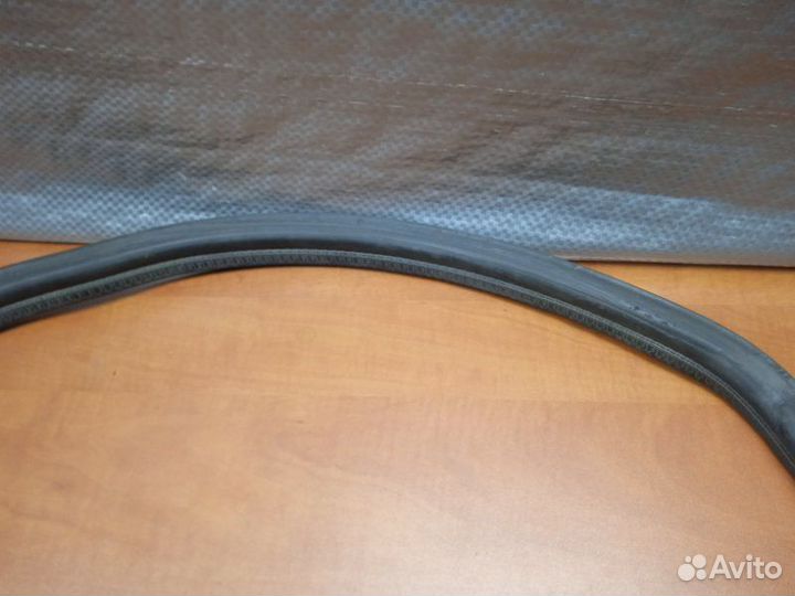 Задний уплотнитель капота Mercedes-Benz E-Class