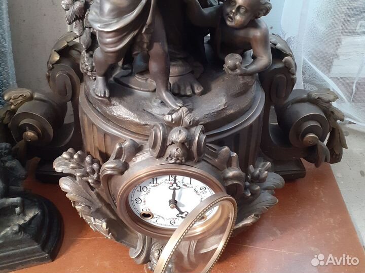 Часы бронзовые