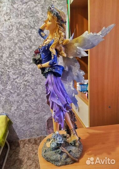 Кукла фарфоровая