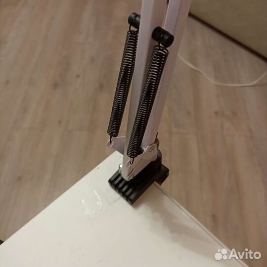 Лампа настольная для маникюра