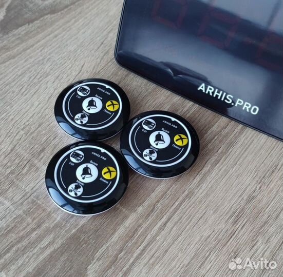 Кнопка вызова официанта в ресторан, кафе с табло