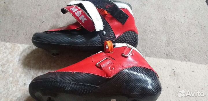 Ботинки для шорт-трека