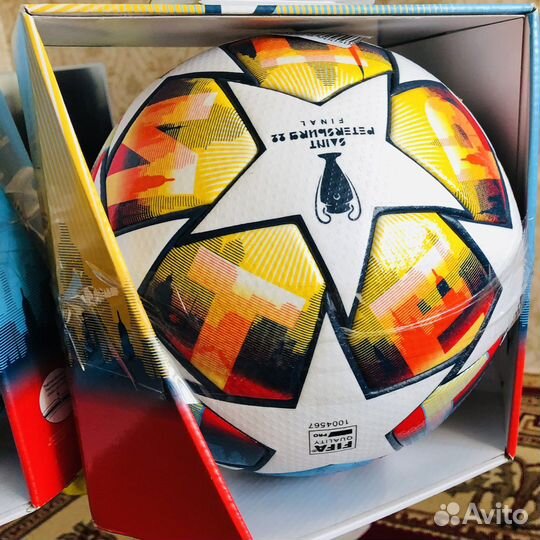Футбольный мяч adidas