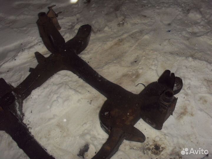 Балка подмоторная 25807366 Cadillac SRX 2003-2009