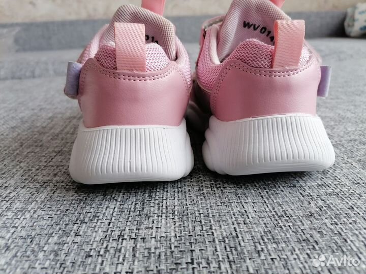 Кроссовки для девочки