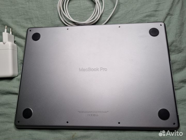 Macbook pro 14 m1 16gb 1tb