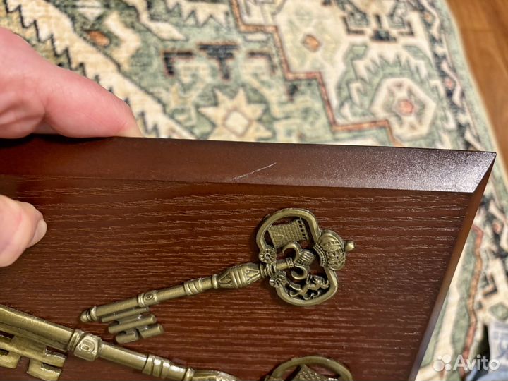 Настенная ключница классика