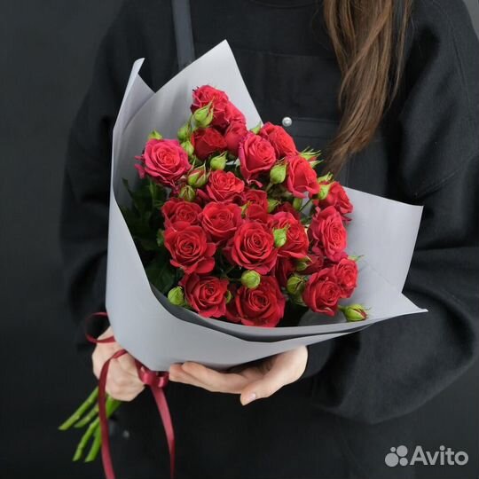 5 кустовых красных роз