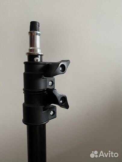 Стойки для фото вспышки тринога новые в упаковке