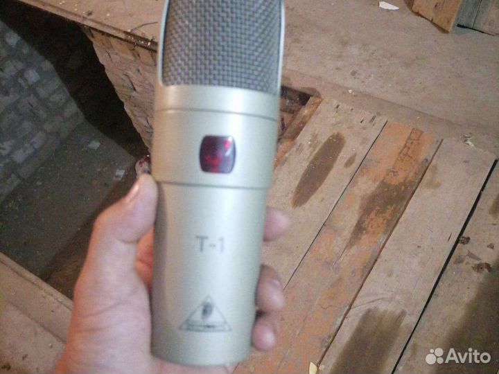 Студийный микрофон