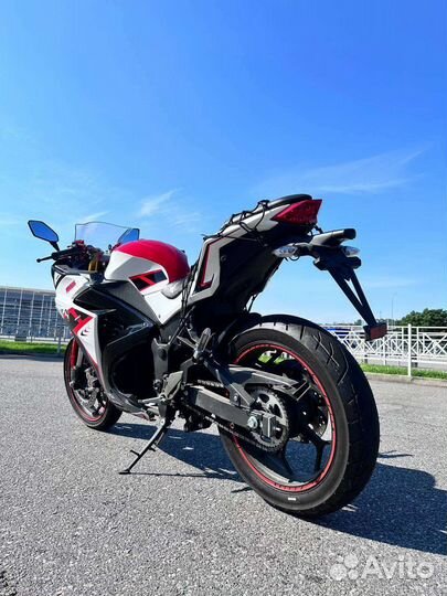 Электромотоцикл Yamaha R3