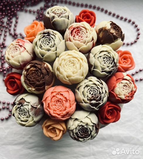 Шоколадные цветы, букет пионов