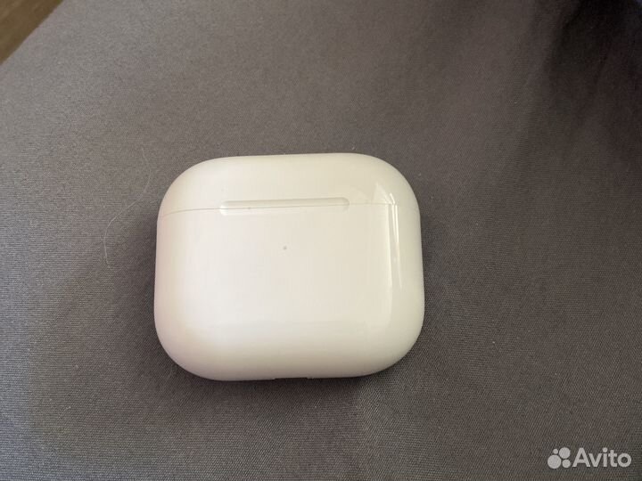 AirPods (3-го поколения)