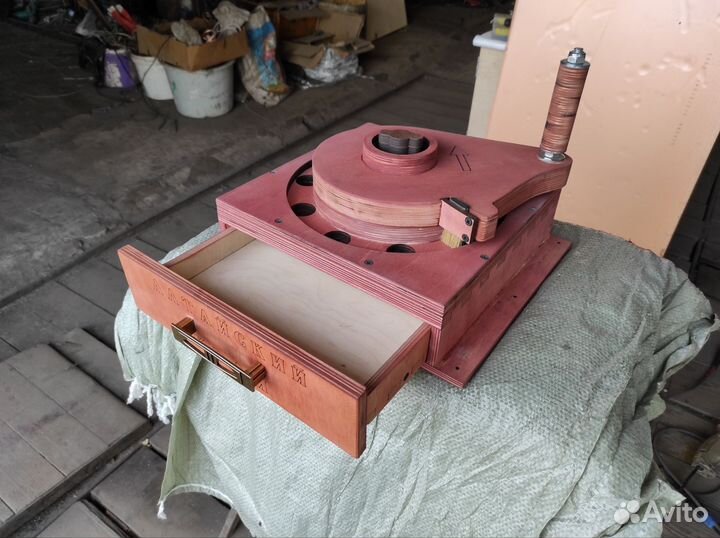 Мельница для зерна ручная, мукомолка