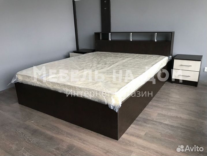Кровать с матрасом